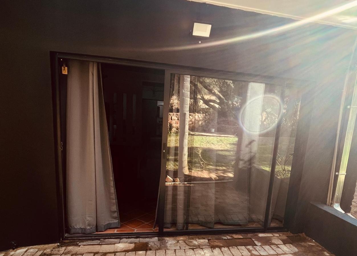 The Hart House Bed & Breakfast Hartbeespoort Bagian luar foto
